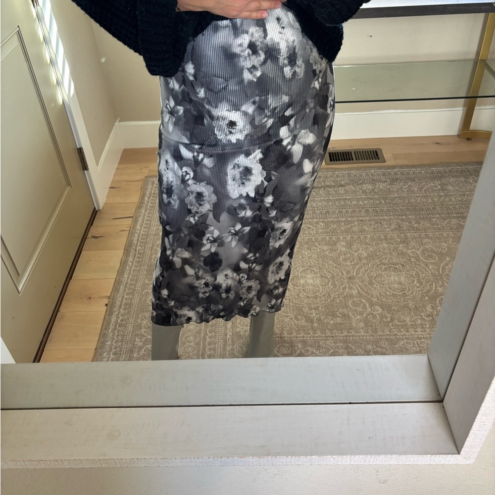 Topshop Black and Gray Floral Pencil Skirt small 6